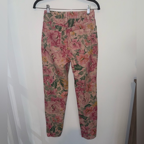 🌸BDG URBAN OUTFITTERS PINK
FLORAL HIGH WAIST MOM JEANS, sz 25 - Picture 8 of 15